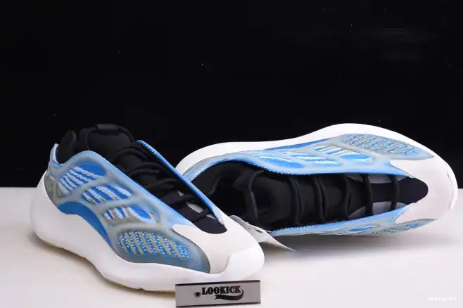 G54850 700 YEEZY IN GLOW DARK ADIDAS V3 THE 0704